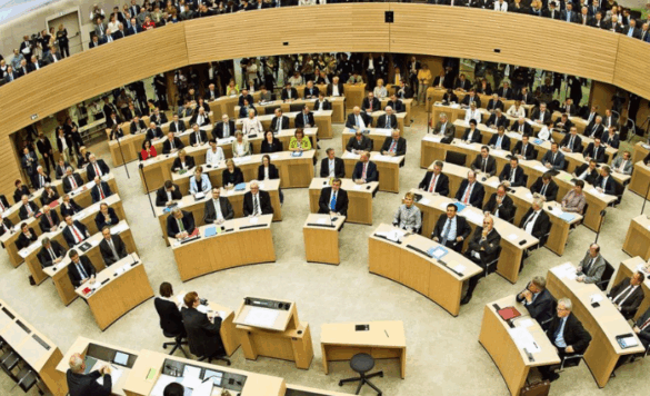 hakenkreuz-eklat-erschüttert-den-landtag-in-stuttgart