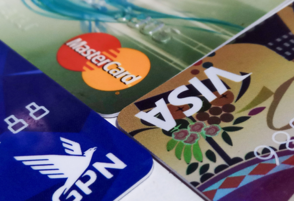 trump-plant-zinsdeckel-–-kreditkartenbranche-unter-schock